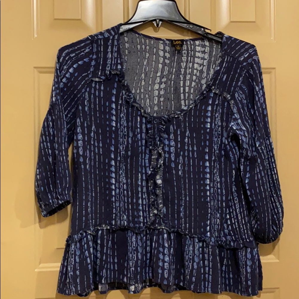 Lee BoHo Ladies Blue shirt size Medium scoop neck